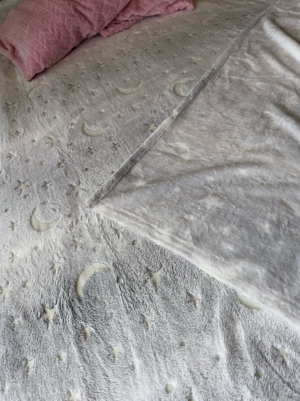 Svetleca cebica – Mekani prekrivac koji sija u mraku
