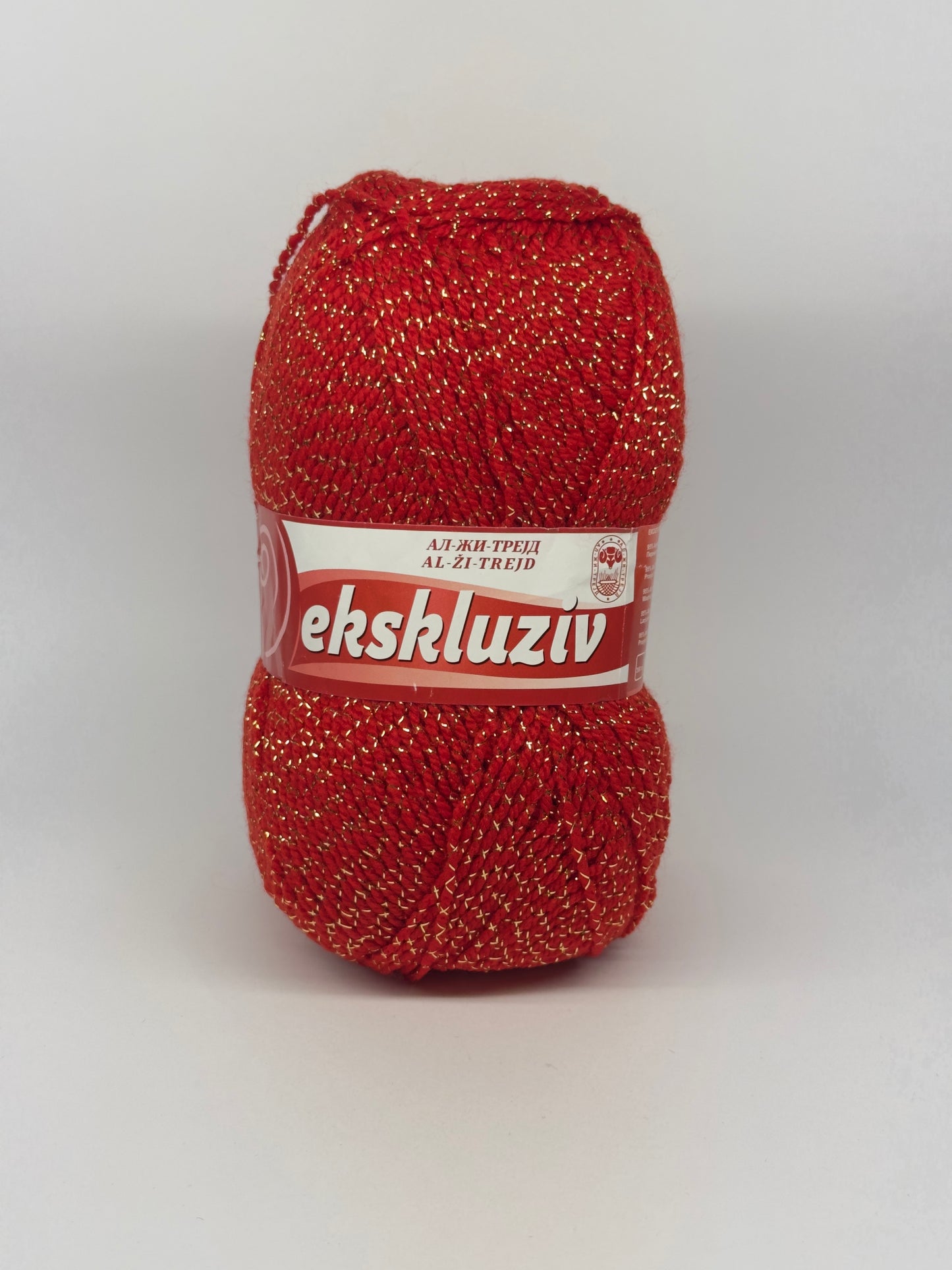 Vunica Ekskluziv 100g – idealna za pletenje i heklanje kapa, salova, dzempera i dekica. 95% akril, 5% lame. Proizvedena u Makedoniji. Dugotrajna i dostupna u vise boja