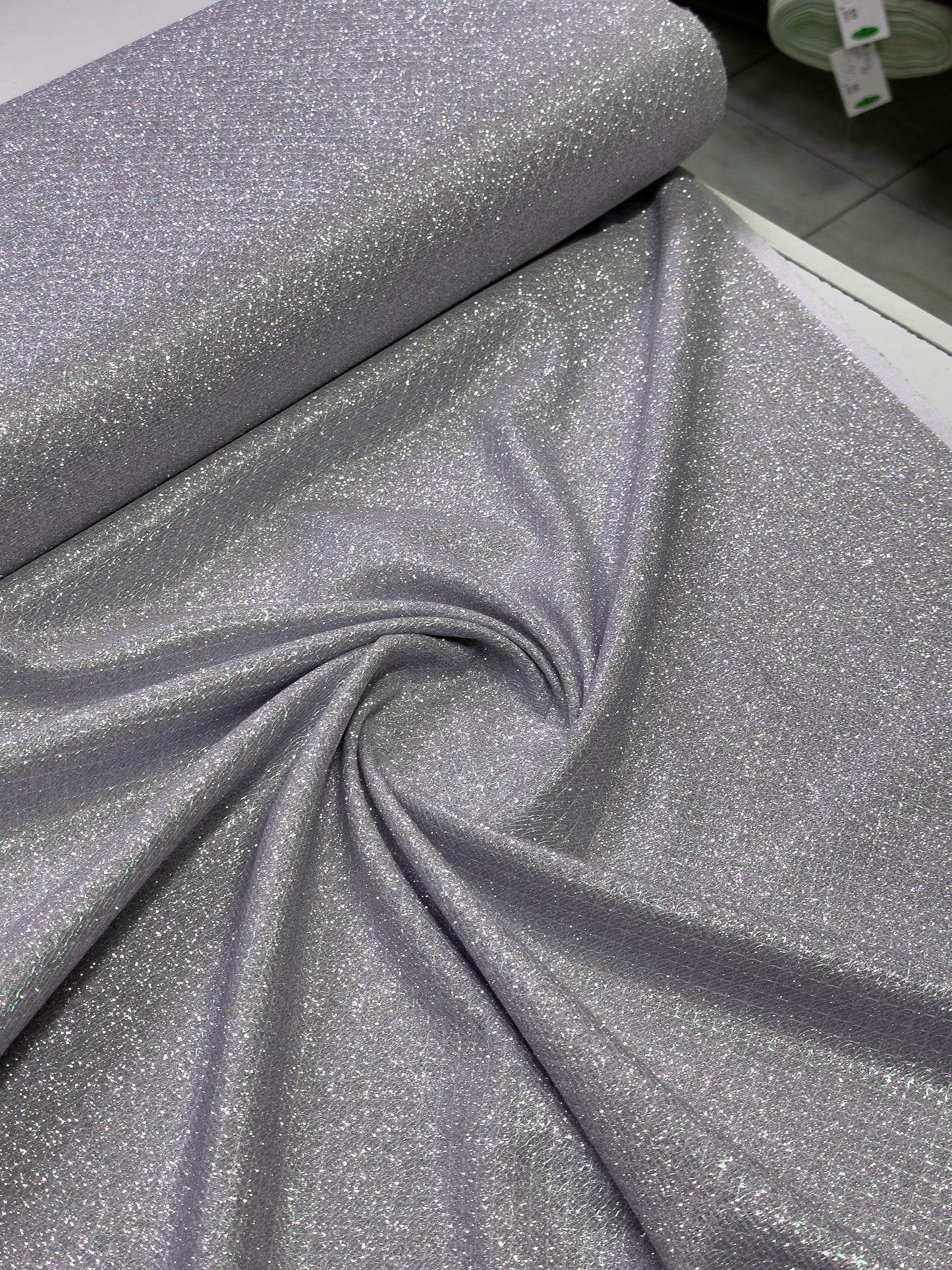 Shimmer Chain Materijal za Svečane i Elegantne Haljine - DjinaTeks