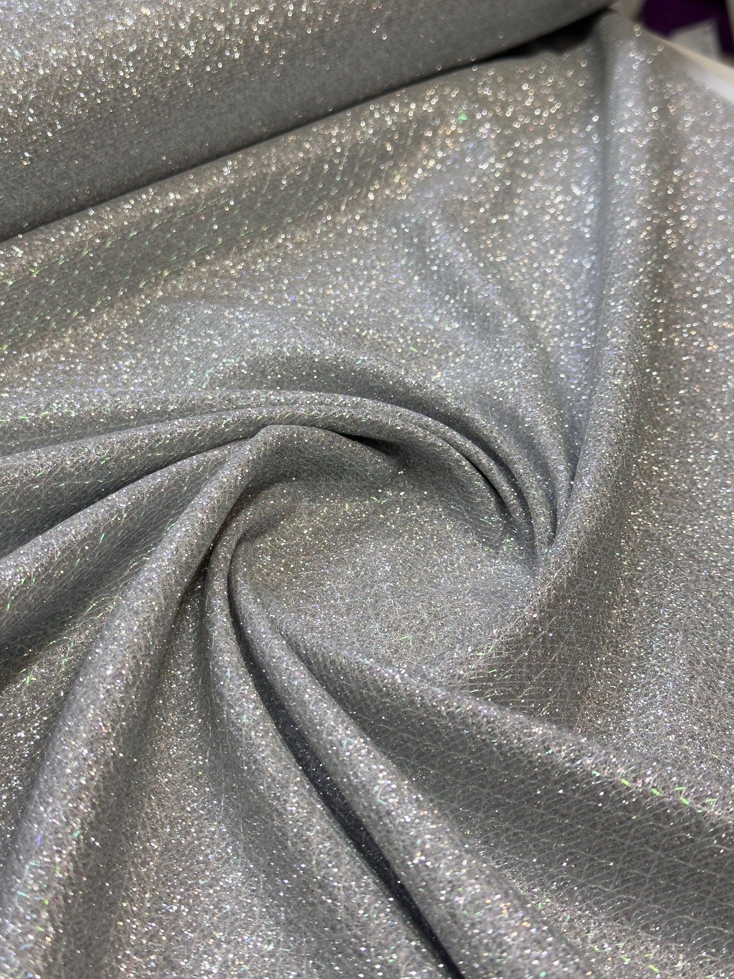 Shimmer Chain Materijal za Svečane i Elegantne Haljine - DjinaTeks