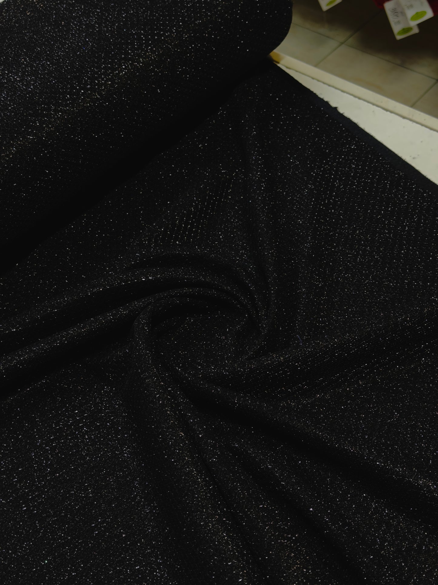Shimmer Chain Materijal za Svečane i Elegantne Haljine - DjinaTeks