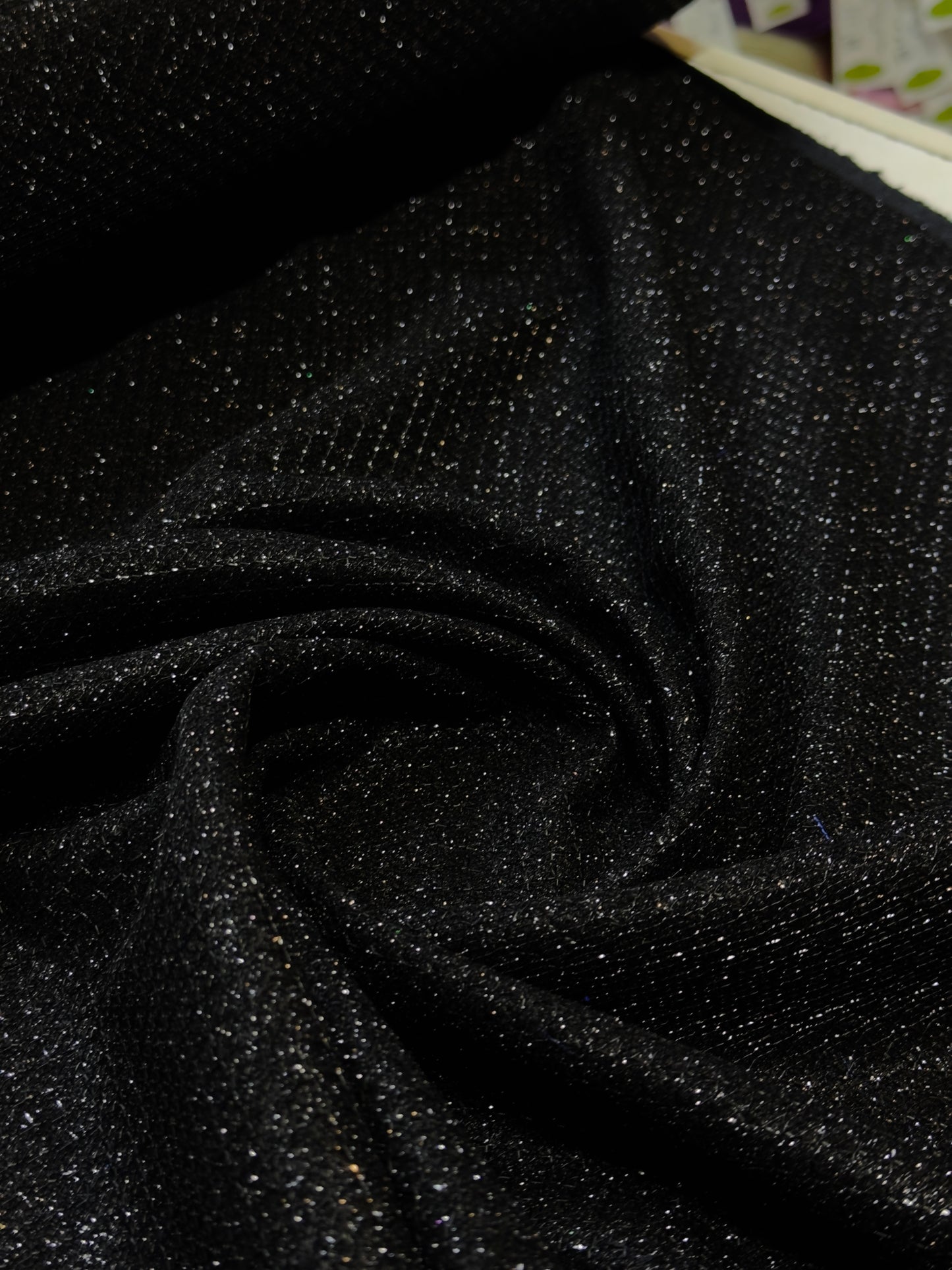 Shimmer Chain Materijal za Svečane i Elegantne Haljine - DjinaTeks