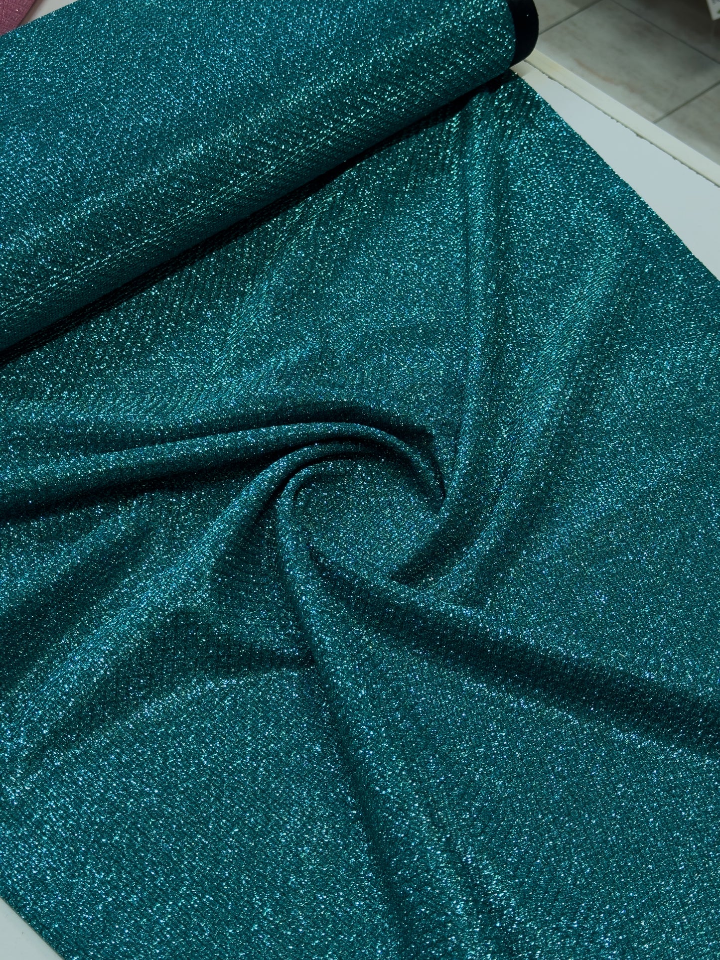 Shimmer Chain Materijal za Svečane i Elegantne Haljine - DjinaTeks