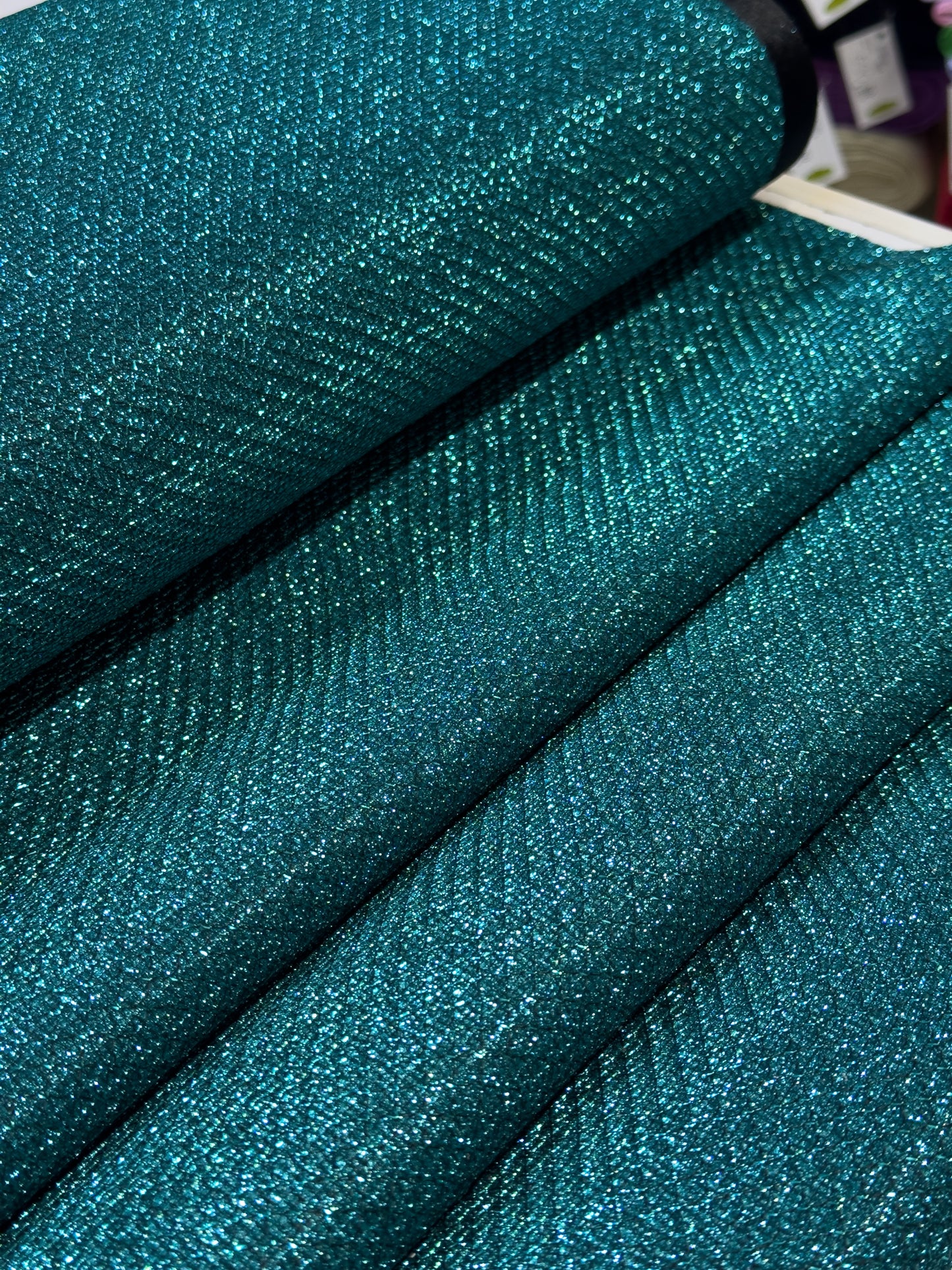 Shimmer Chain Materijal za Svečane i Elegantne Haljine - DjinaTeks