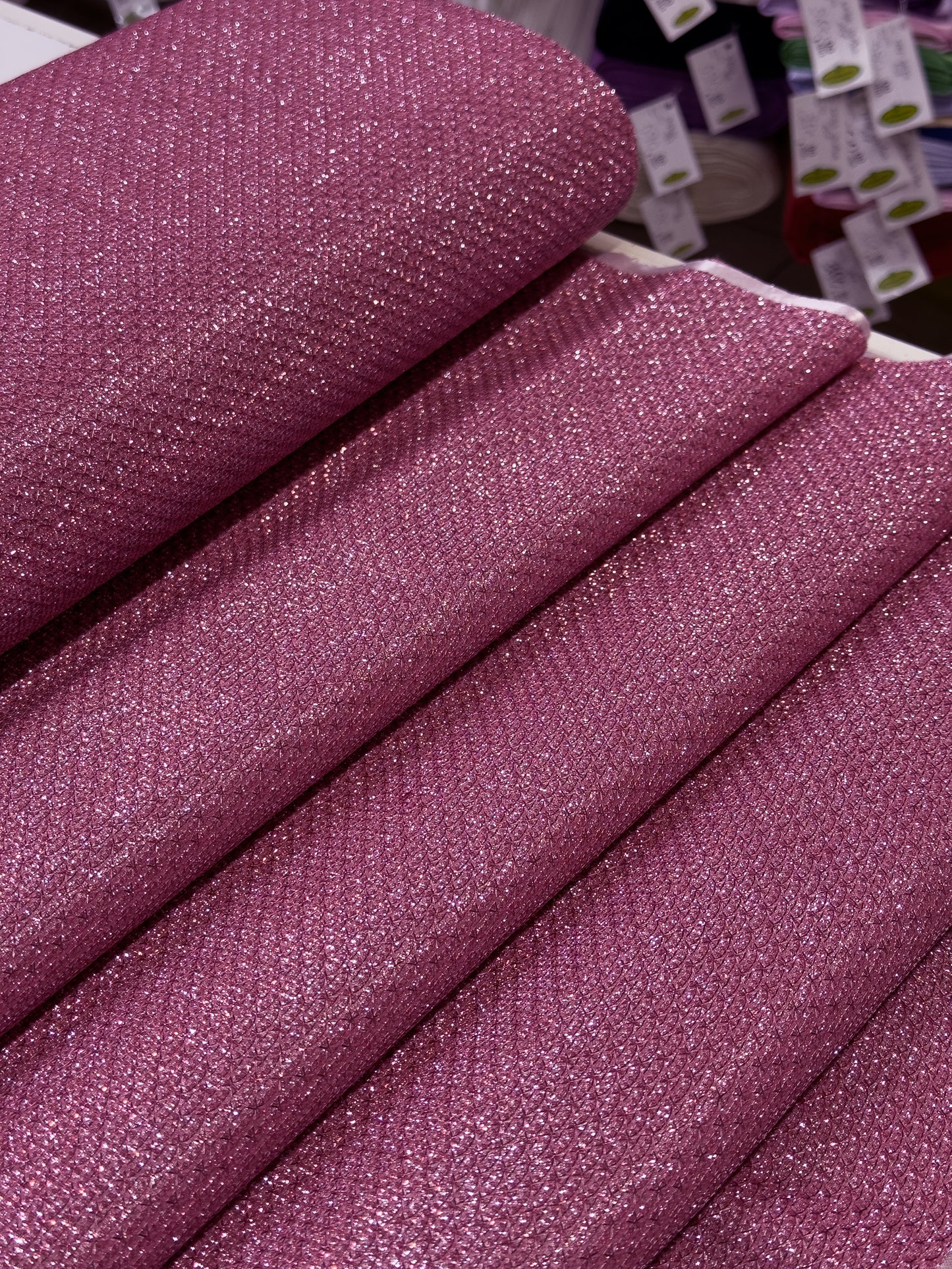 Shimmer Chain Materijal za Svečane i Elegantne Haljine - DjinaTeks