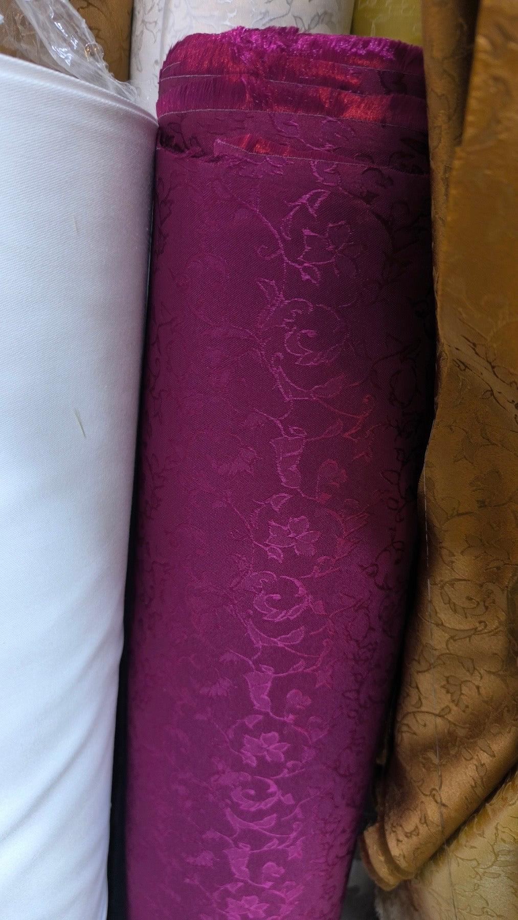 Gotov Stolnjak – Magični Damast PS Grančica