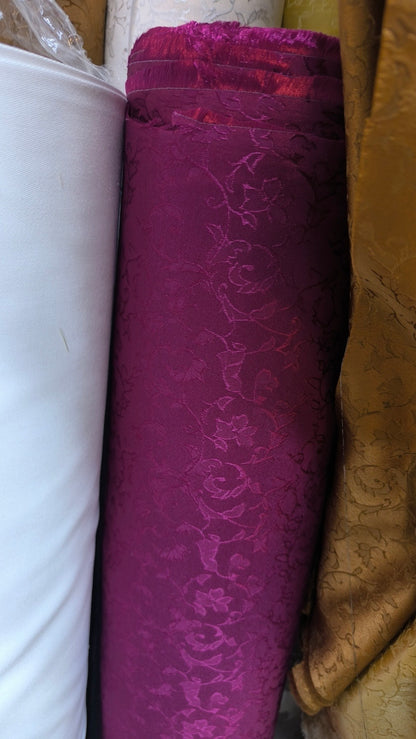 Gotov Stolnjak – Magični Damast PS Grančica