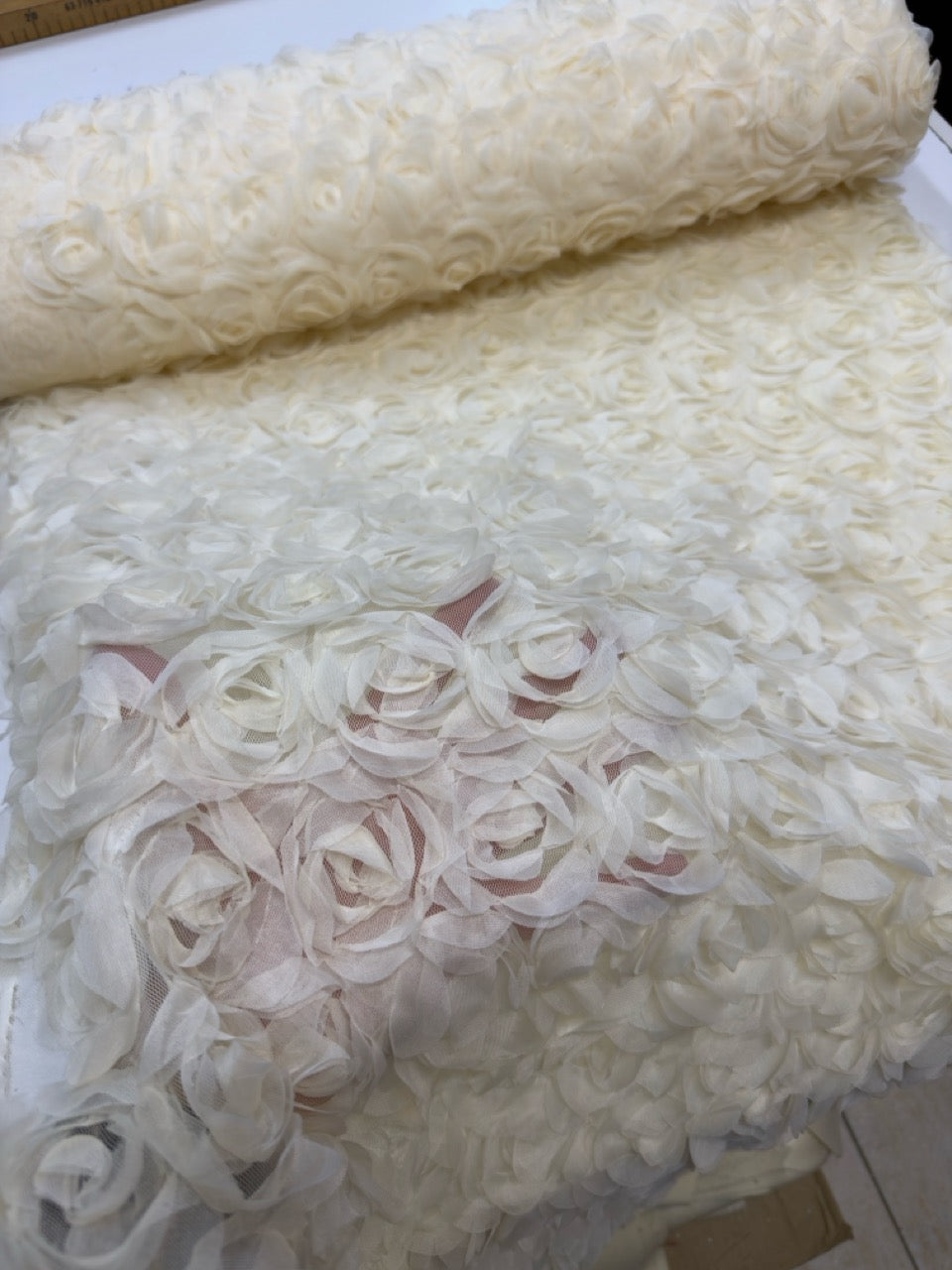 3D Čipka sa ružama „STELA“ – Ekskluzivna elegancija za glamurozne haljine - DjinaTeks