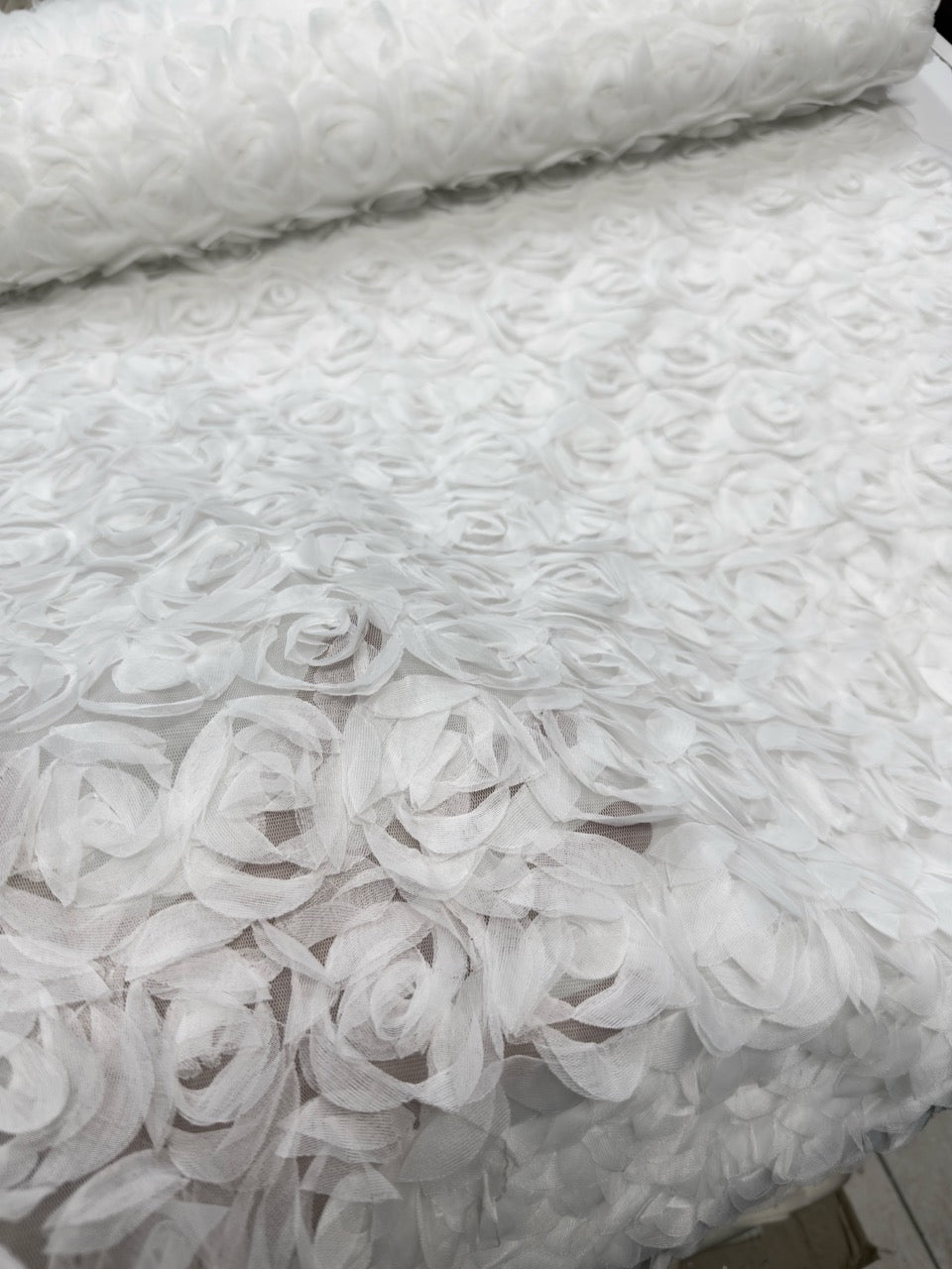 3D Čipka sa ružama „STELA“ – Ekskluzivna elegancija za glamurozne haljine - DjinaTeks