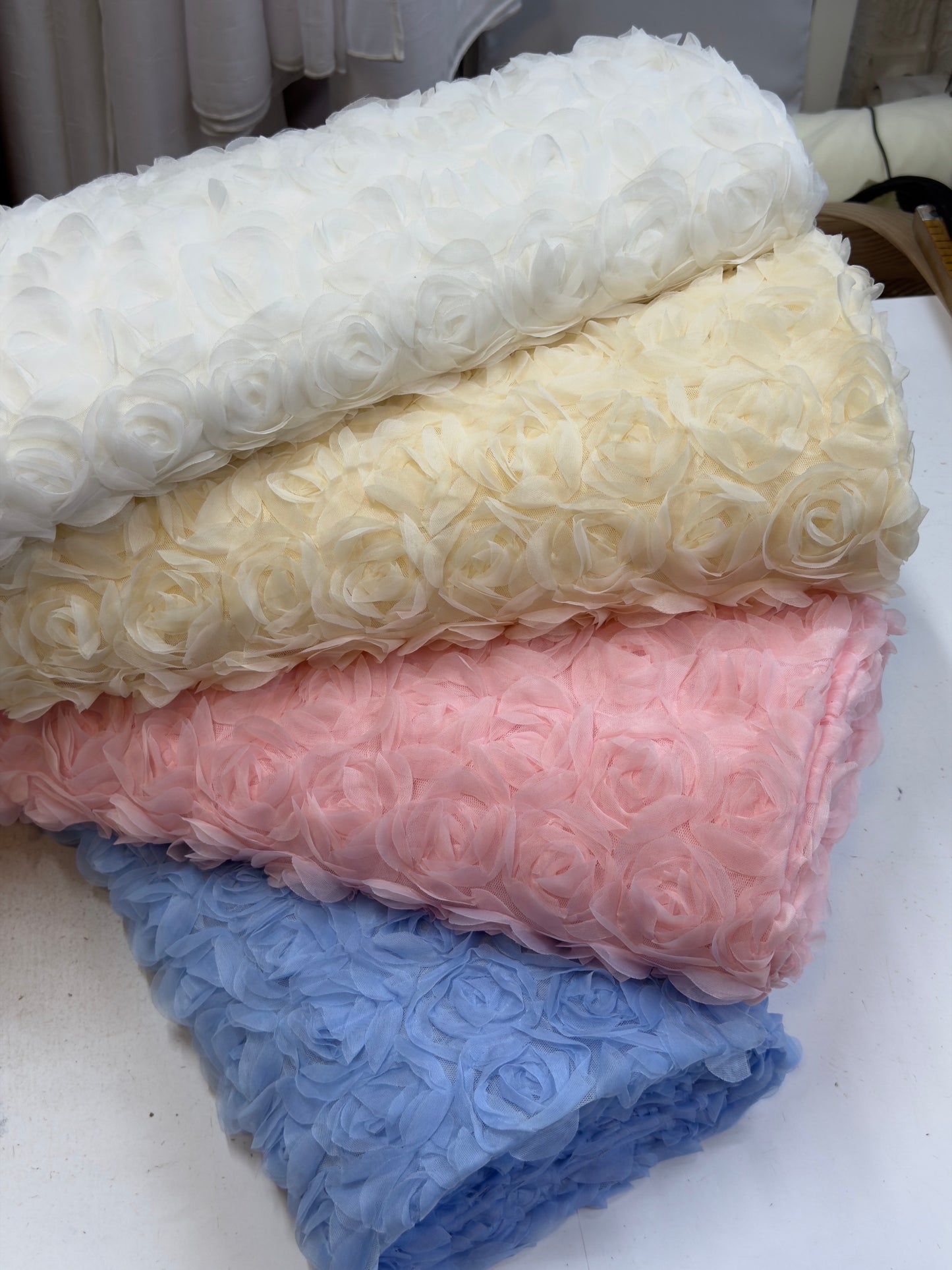 3D Čipka sa ružama „STELA“ – Ekskluzivna elegancija za glamurozne haljine - DjinaTeks