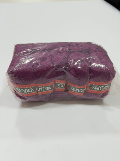 Makedonska Vunica za pletenje Sandra 15% Runska Vuna, 85% Poliakril 50g/100m