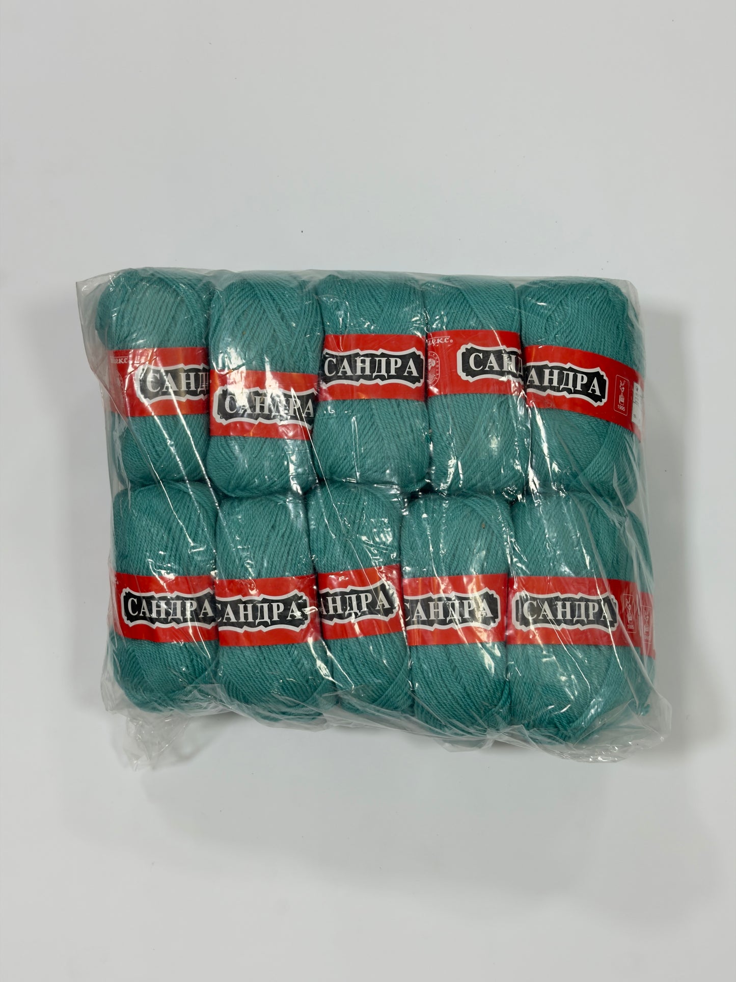 Makedonska Vunica za pletenje Sandra 15% Runska Vuna, 85% Poliakril 50g/100m