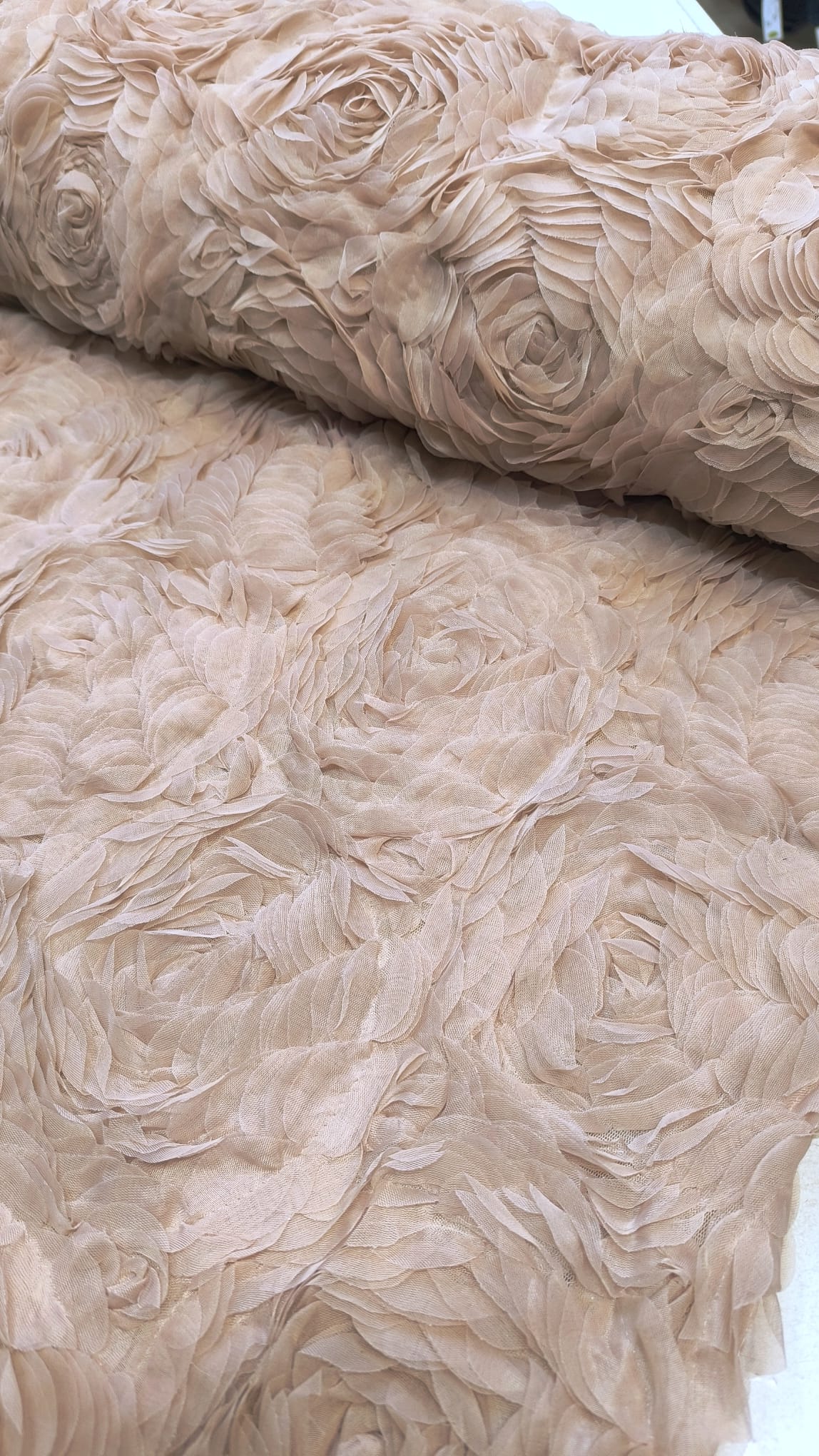 3D Čipka sa ružama „MIMI“ – Statement luksuz za glamurozne kreacije - DjinaTeks