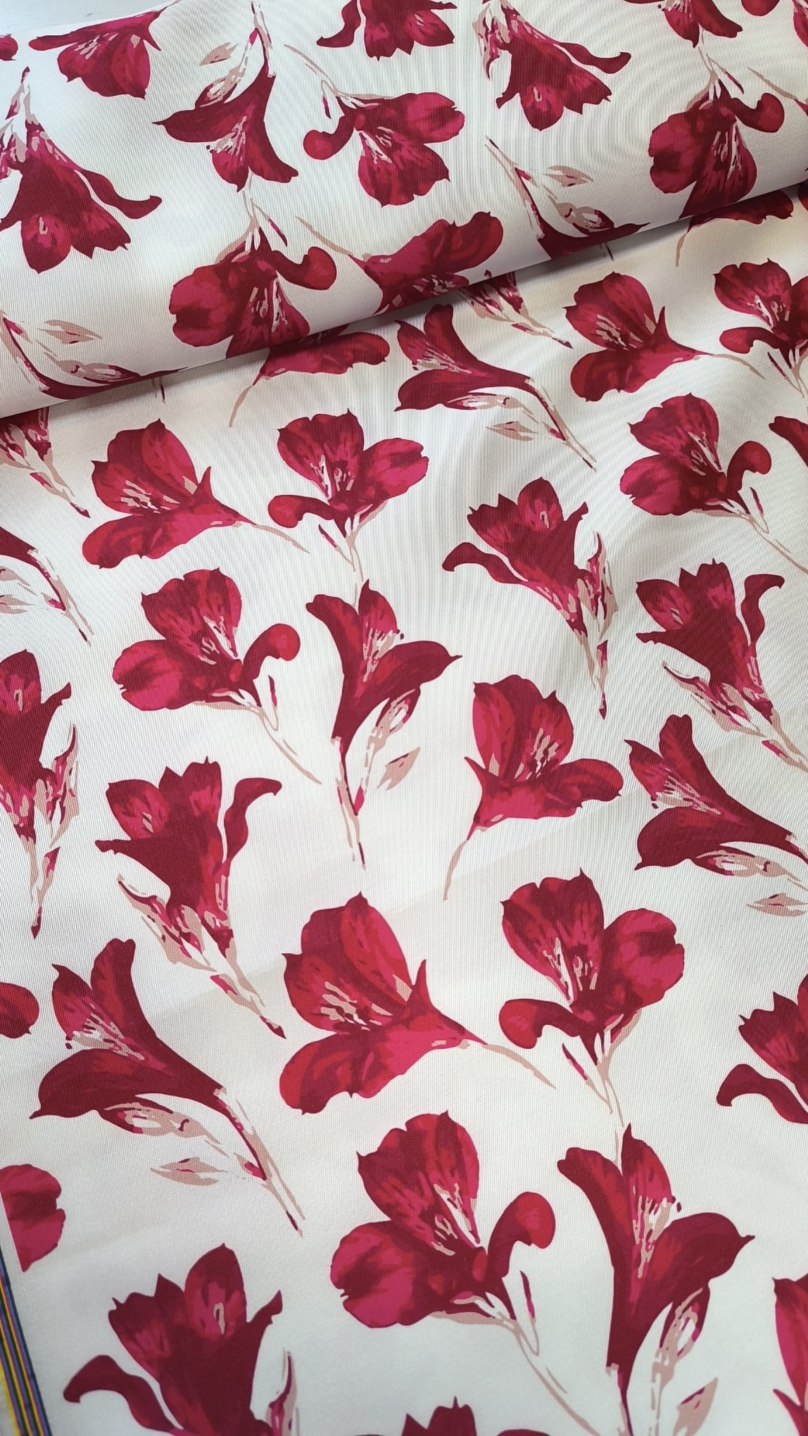 Brokat saten – dezenirani materijal za maturske i svečane haljine - DjinaTeks