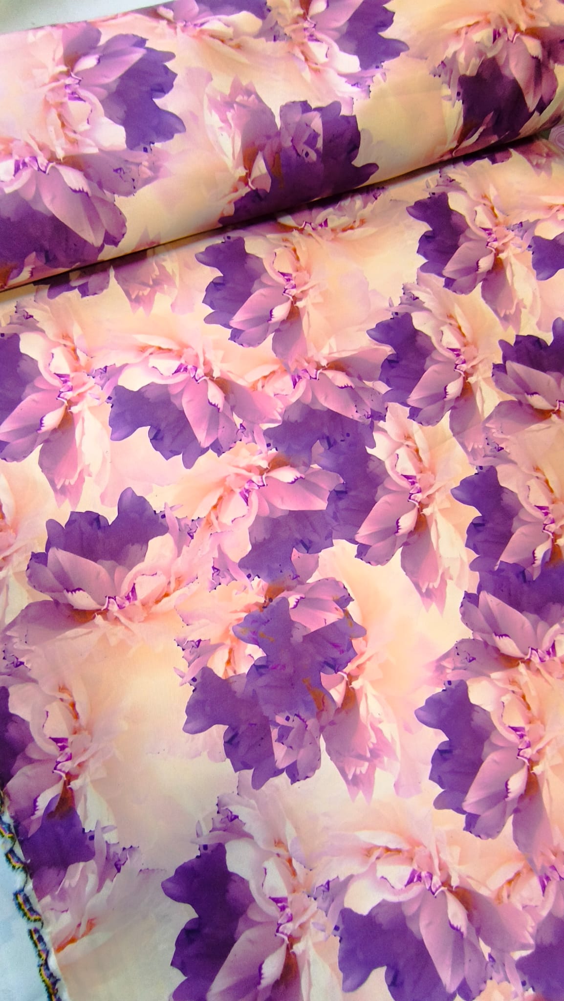 Brokat saten – dezenirani materijal za maturske i svečane haljine - DjinaTeks