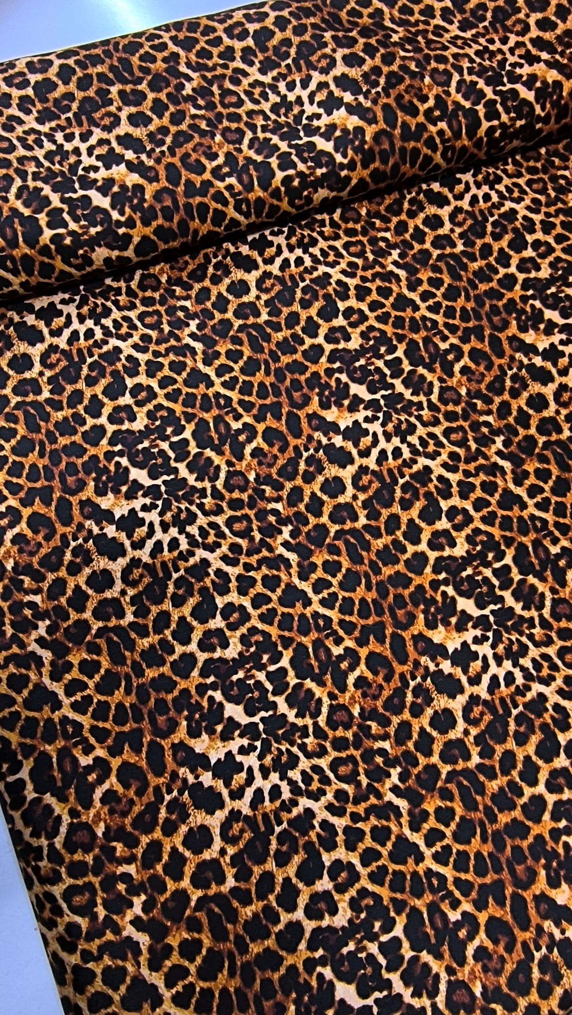 Brokat saten – dezenirani materijal za maturske i svečane haljine - DjinaTeks