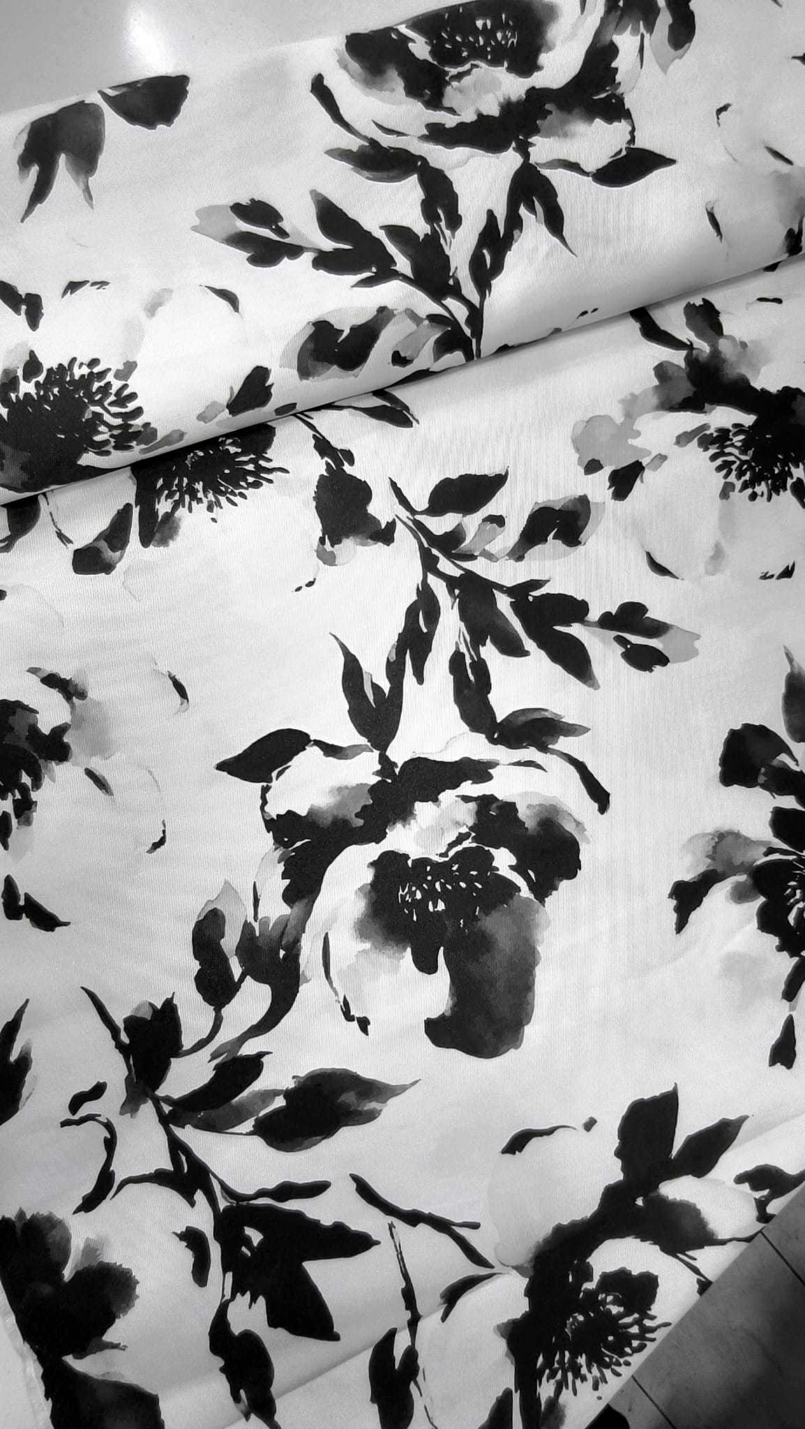 Brokat saten – dezenirani materijal za maturske i svečane haljine - DjinaTeks