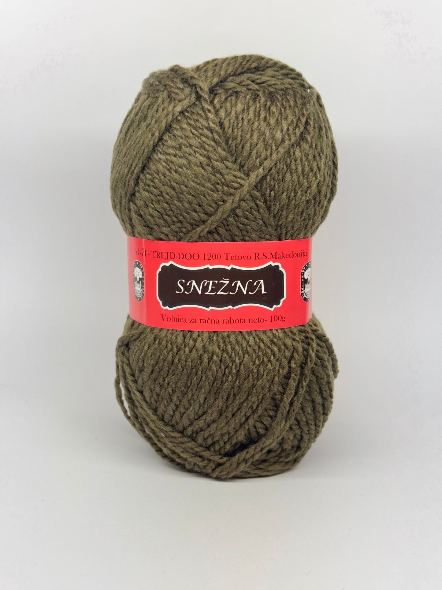 Vunica Snezna 100g – sinteticna vunica iz Makedonije, idealna za pletenje, heklanje, kape, salove i dzempere

