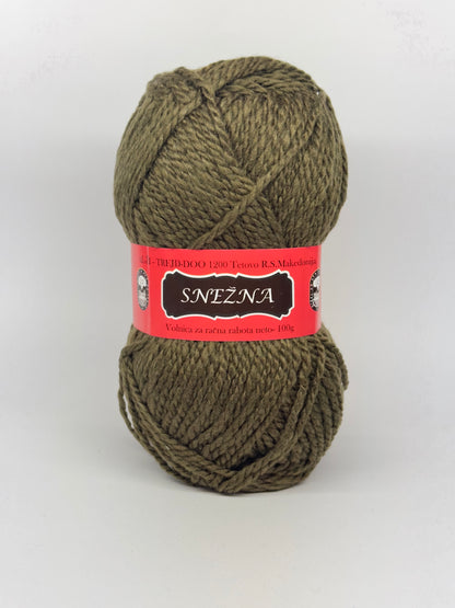 Vunica Snezna 100g – sinteticna vunica iz Makedonije, idealna za pletenje, heklanje, kape, salove i dzempere
