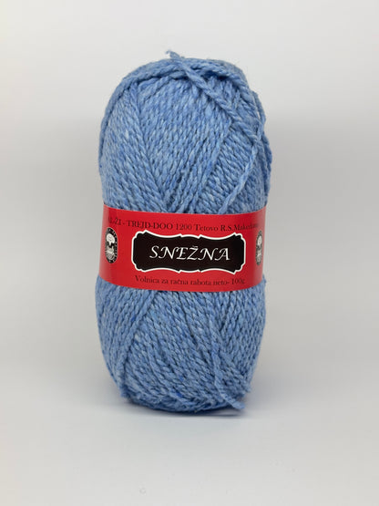 Vunica Snezna 100g – sinteticna vunica iz Makedonije, idealna za pletenje, heklanje, kape, salove i dzempere
