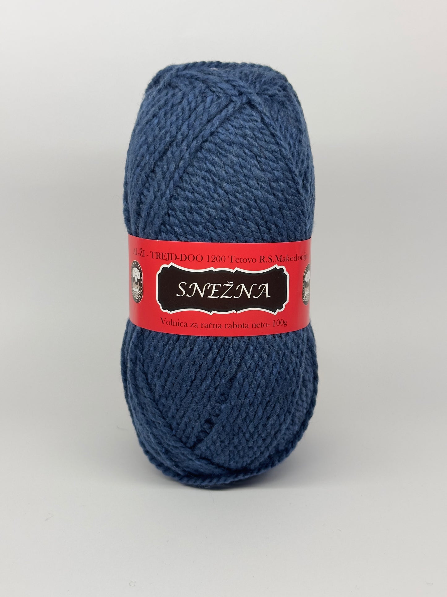 Vunica Snezna 100g – sinteticna vunica iz Makedonije, idealna za pletenje, heklanje, kape, salove i dzempere
