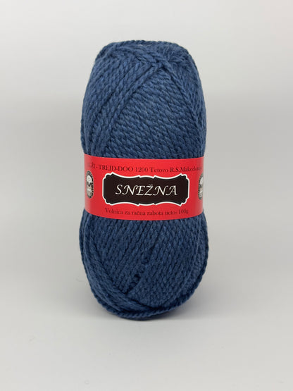 Vunica Snezna 100g – sinteticna vunica iz Makedonije, idealna za pletenje, heklanje, kape, salove i dzempere
