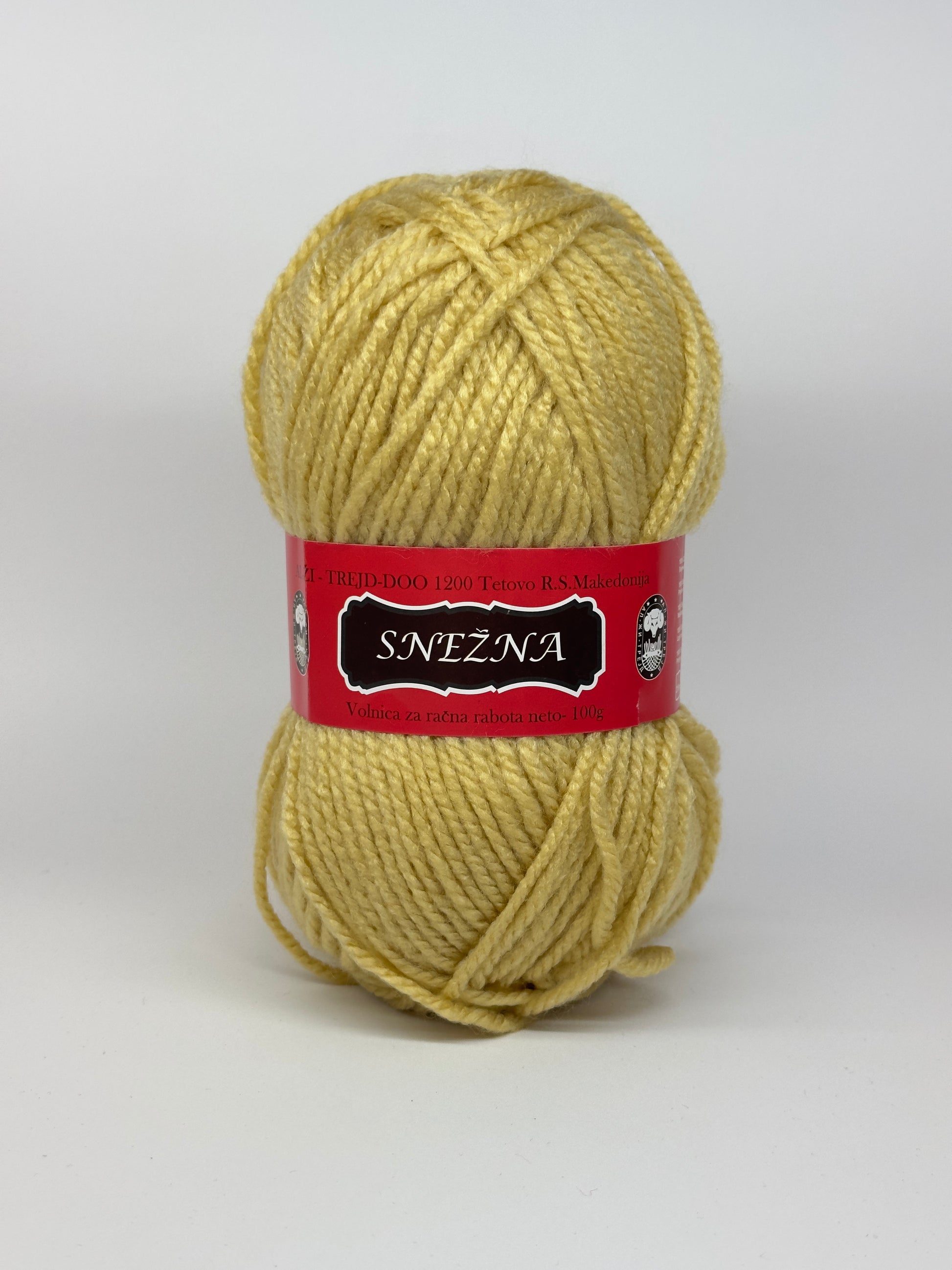 Vunica Snezna 100g – sinteticna vunica iz Makedonije, idealna za pletenje, heklanje, kape, salove i dzempere
