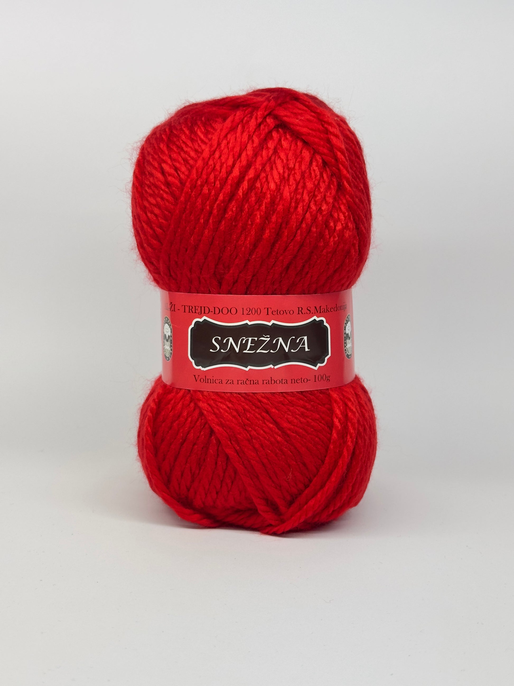 Vunica Snezna 100g – sinteticna vunica iz Makedonije, idealna za pletenje, heklanje, kape, salove i dzempere
