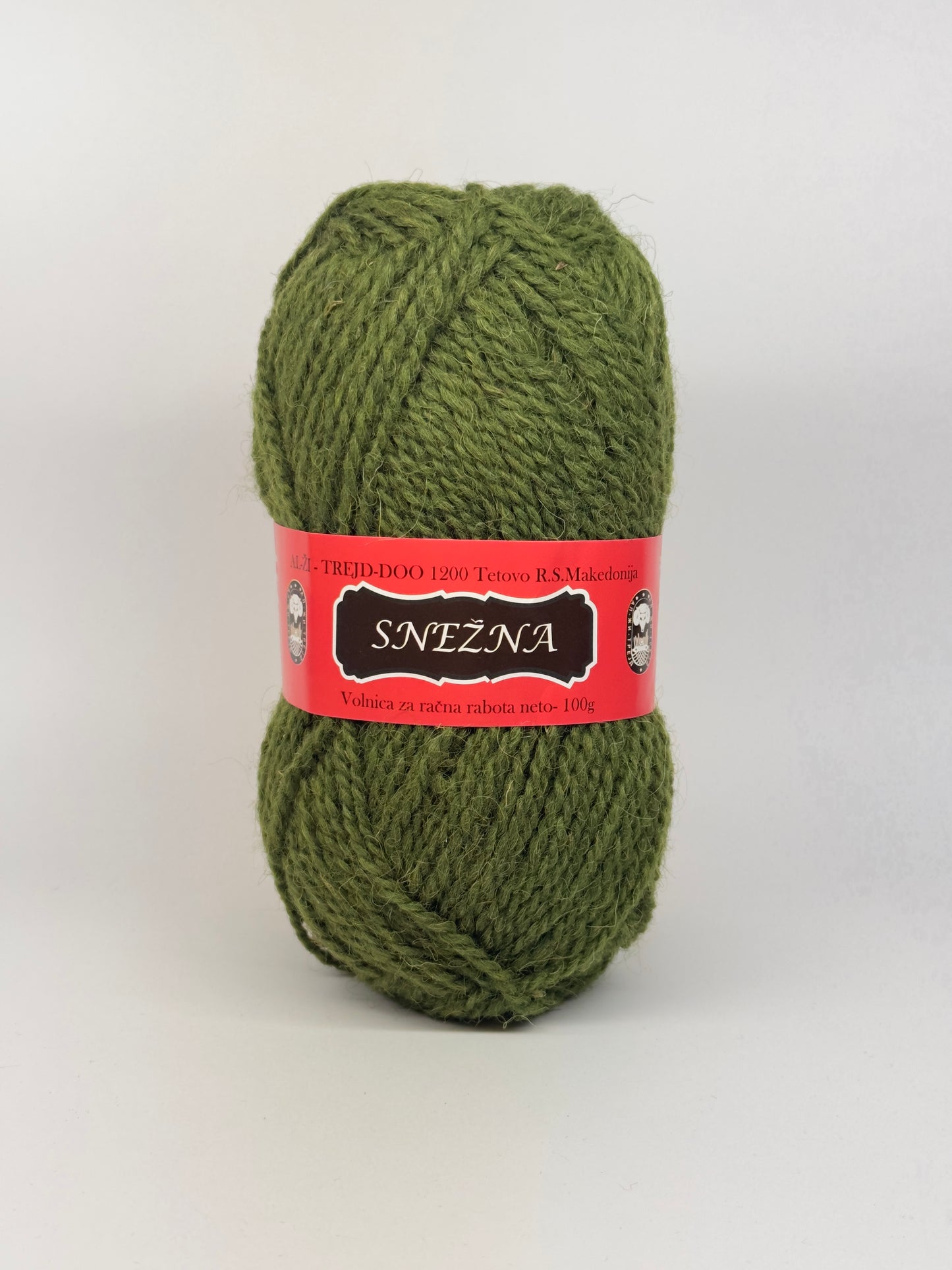 Vunica Snezna 100g – sinteticna vunica iz Makedonije, idealna za pletenje, heklanje, kape, salove i dzempere
