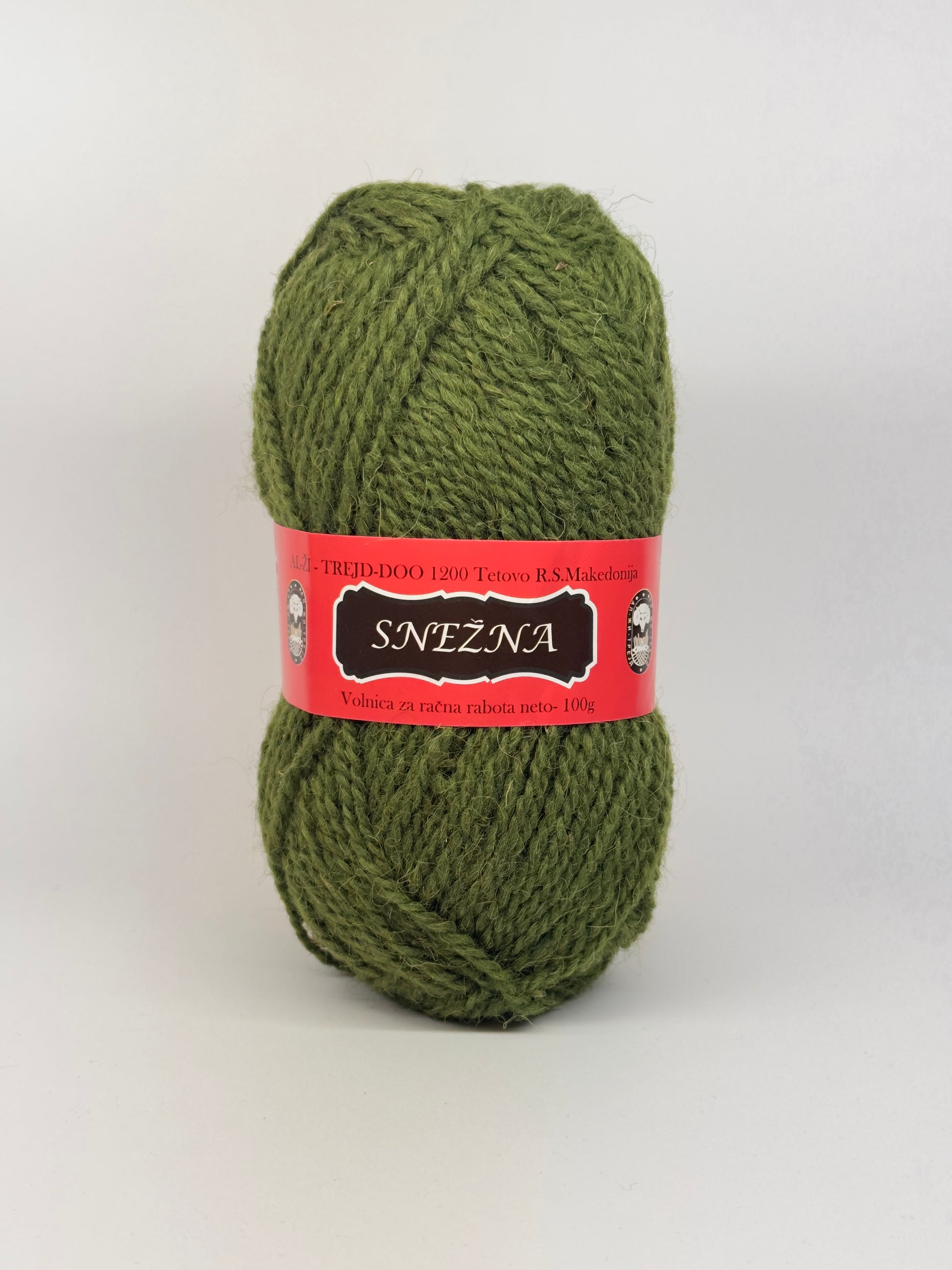 Vunica Snezna 100g – sinteticna vunica iz Makedonije, idealna za pletenje, heklanje, kape, salove i dzempere
