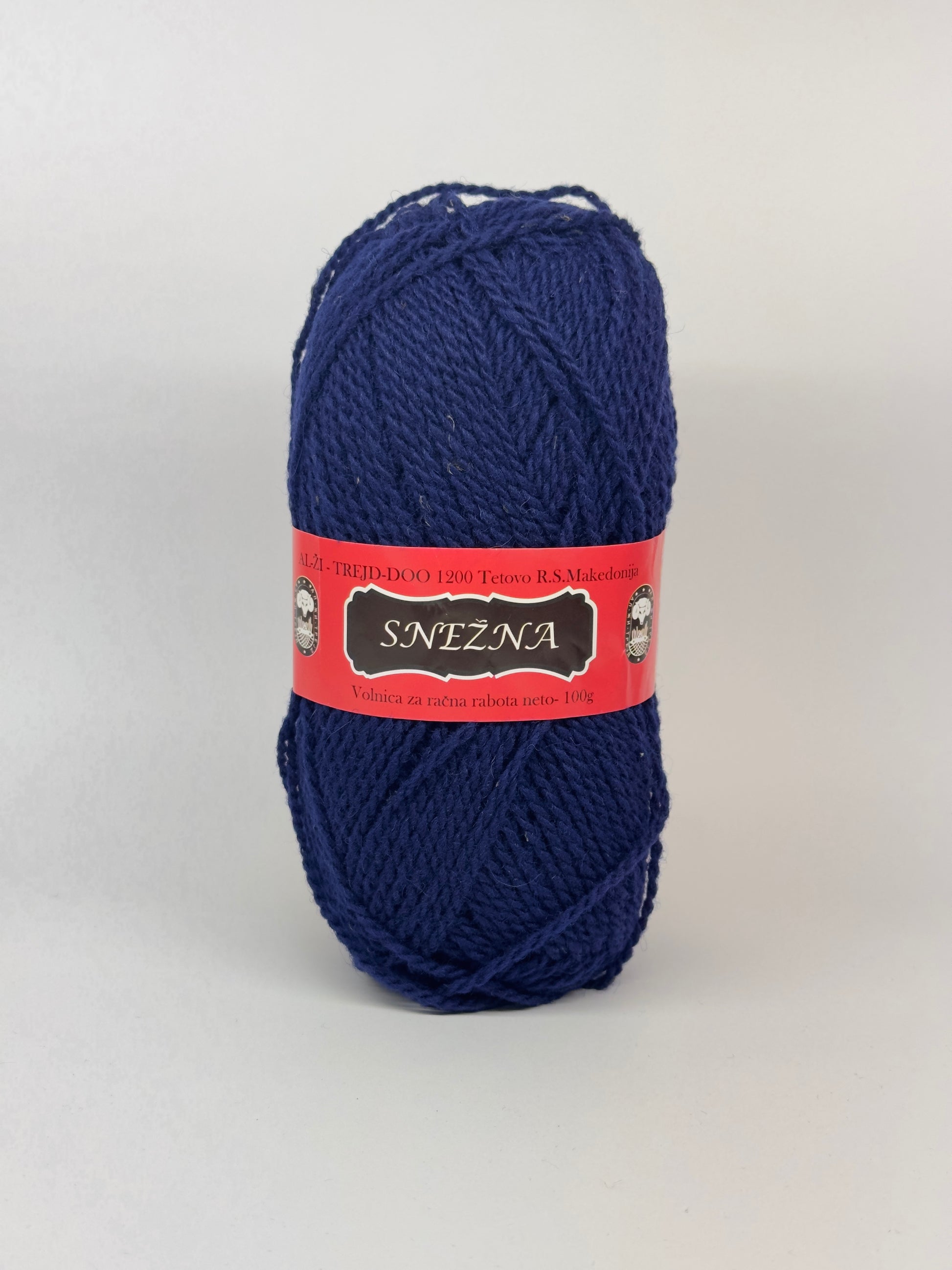 Vunica Snezna 100g – sinteticna vunica iz Makedonije, idealna za pletenje, heklanje, kape, salove i dzempere
