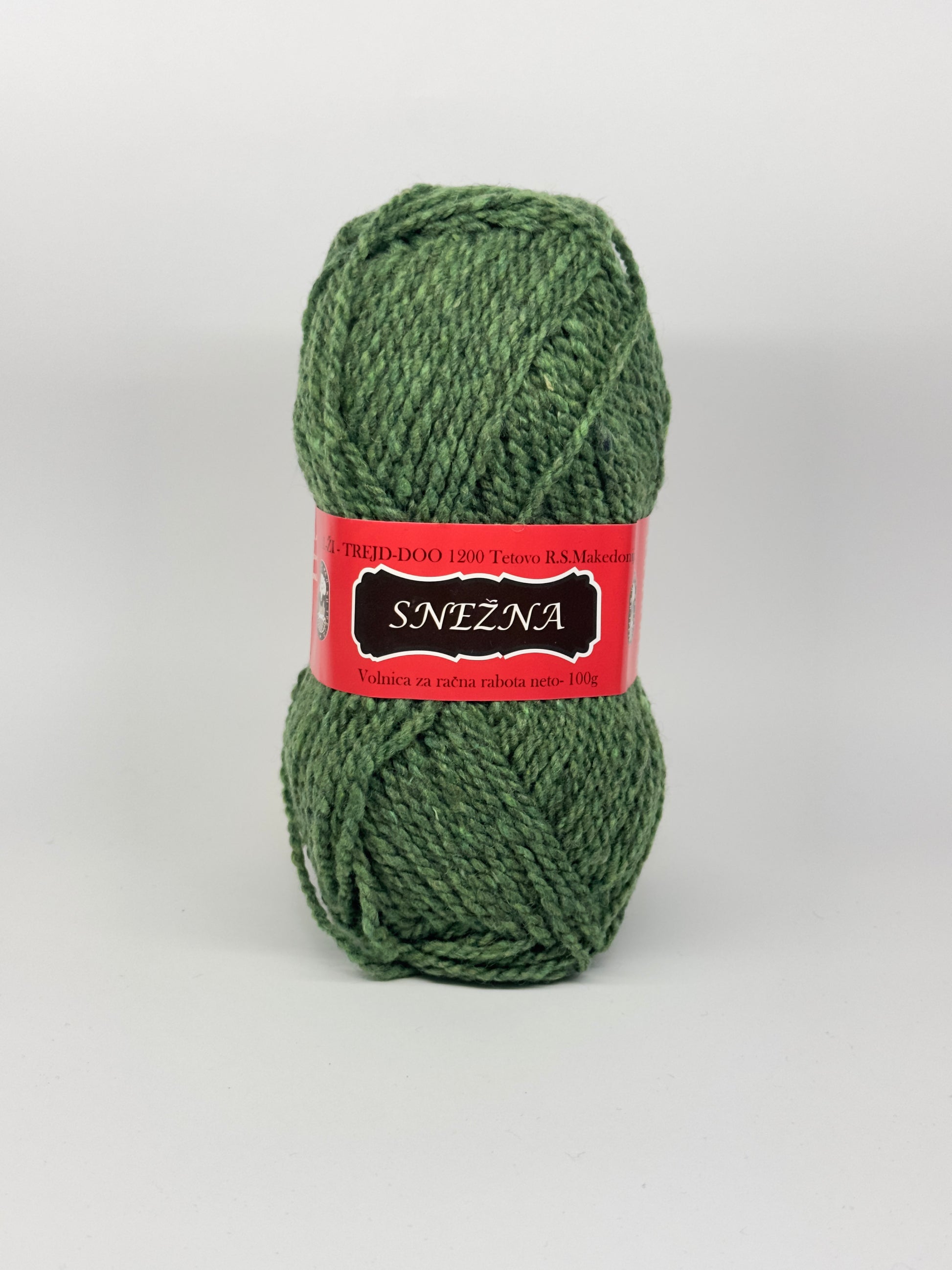 Vunica Snezna 100g – sinteticna vunica iz Makedonije, idealna za pletenje, heklanje, kape, salove i dzempere
