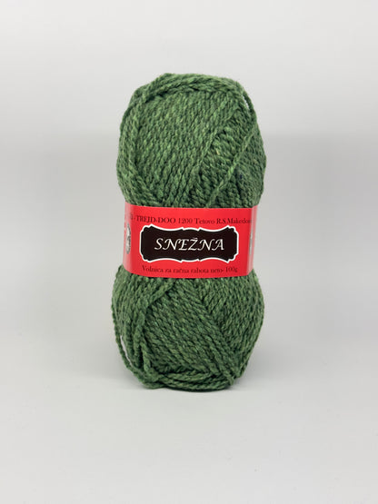 Vunica Snezna 100g – sinteticna vunica iz Makedonije, idealna za pletenje, heklanje, kape, salove i dzempere
