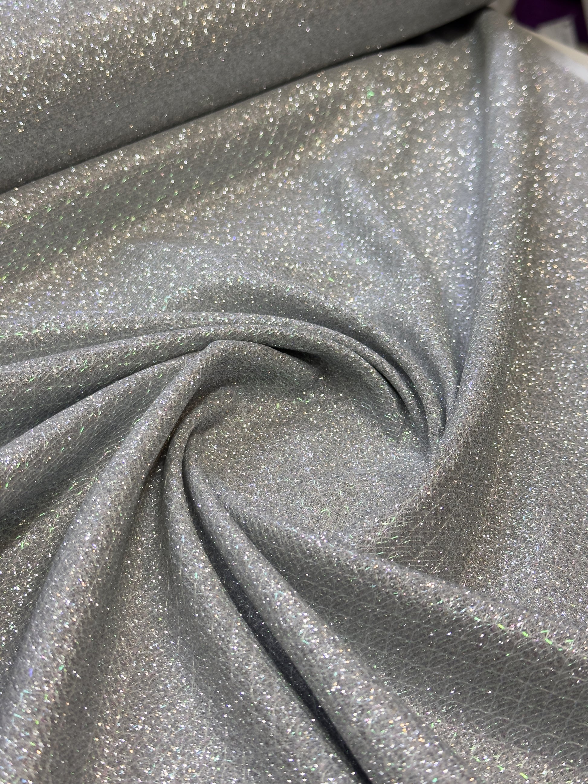 Shimmer Chain Materijal za Svečane i Elegantne Haljine - DjinaTeks