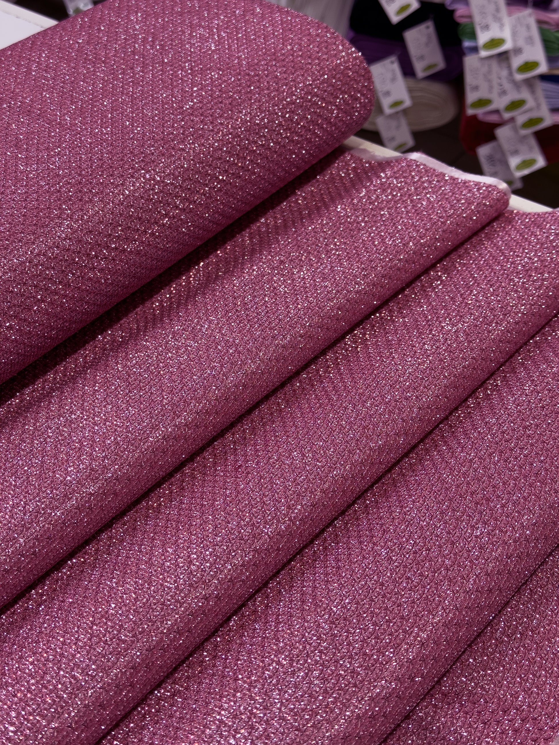 Shimmer Chain Materijal za Svečane i Elegantne Haljine - DjinaTeks