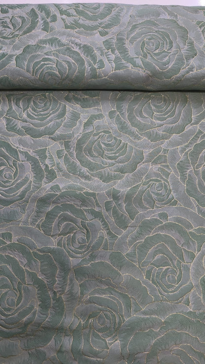 Brokat Rosa sa reljefnim ružama – svečana tkanina za haljine - DjinaTeks