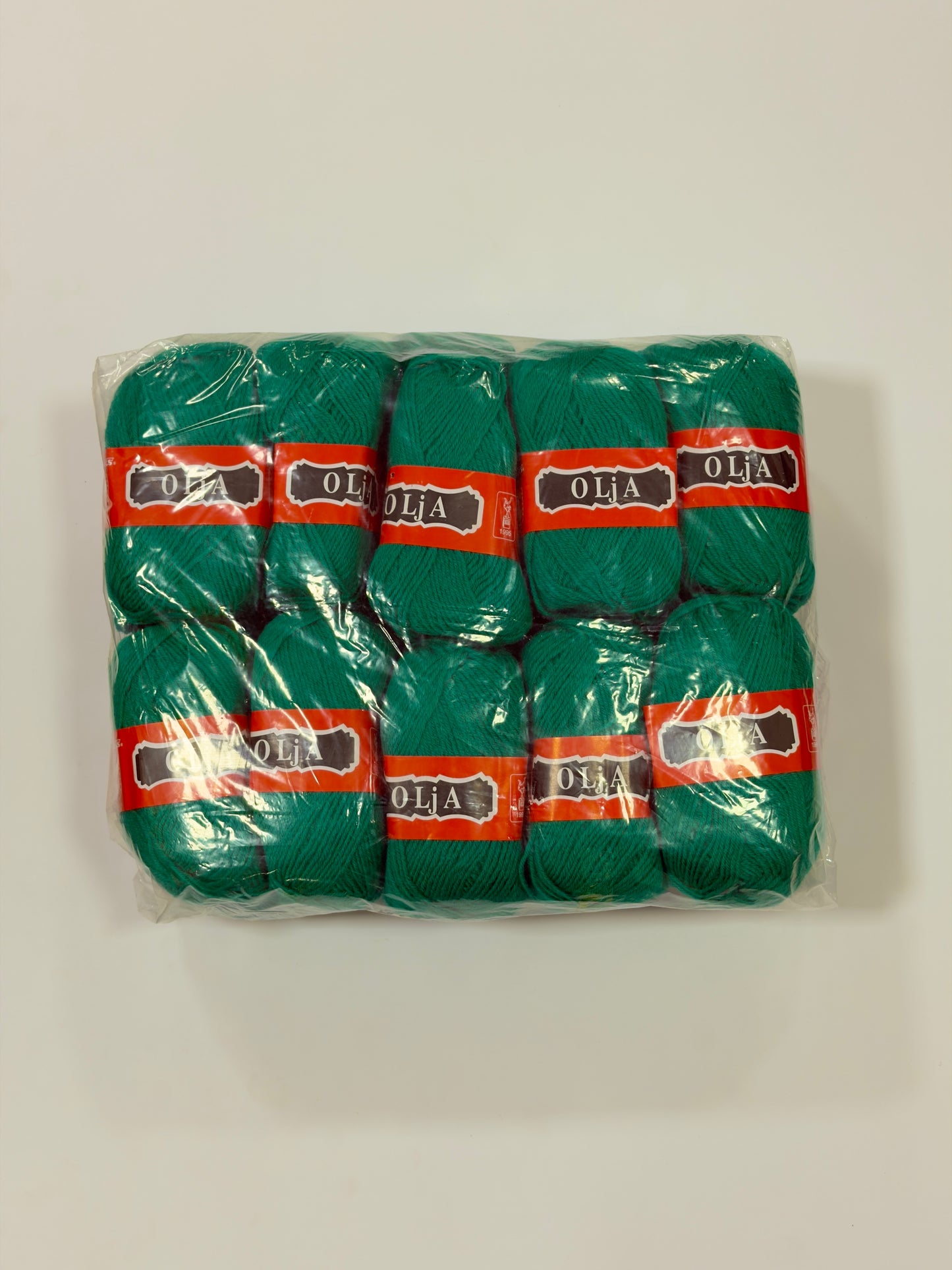 Makedonska Vunica za pletenje Olja 30% Vuna, 70% Akril 50g/175m